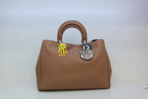 qəhvəyi (brown handbag)