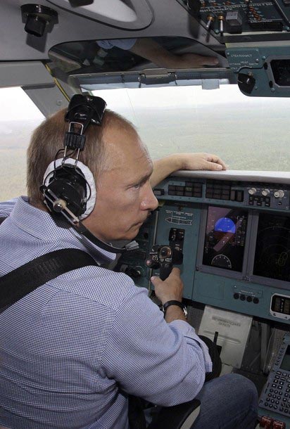 Путин в самолете-амфибии БЕ-200(во время тушения пожаров летом-2010)