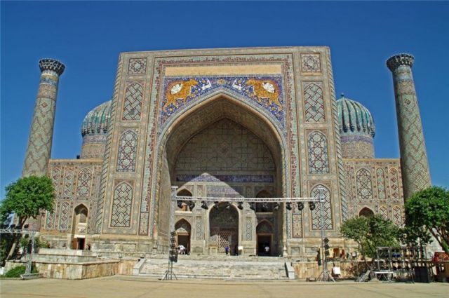 Persia: country of islamic architecture