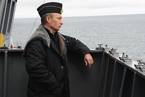 На борту тяжелого атомного ракетного крейсера «Петр Великий» в ходе учений Северного флота.