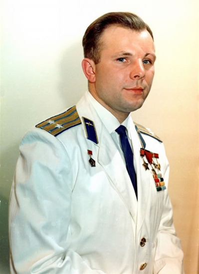 Yuri Qaqarin-ilk kosmonavt