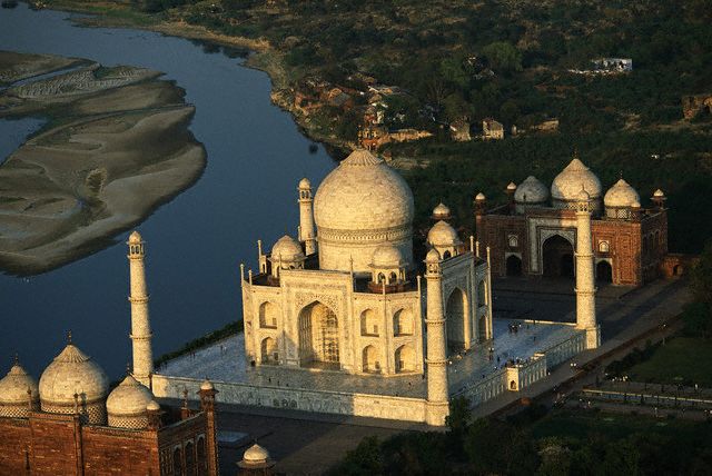 Hindistan gözəllikləri- Tac Mahal abidəsi